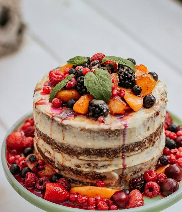 Naked layer cake with berries