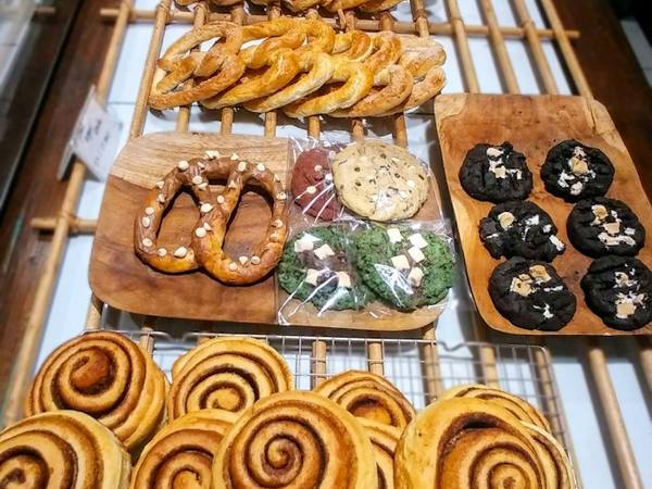 Pastry case full of croissants and danishes